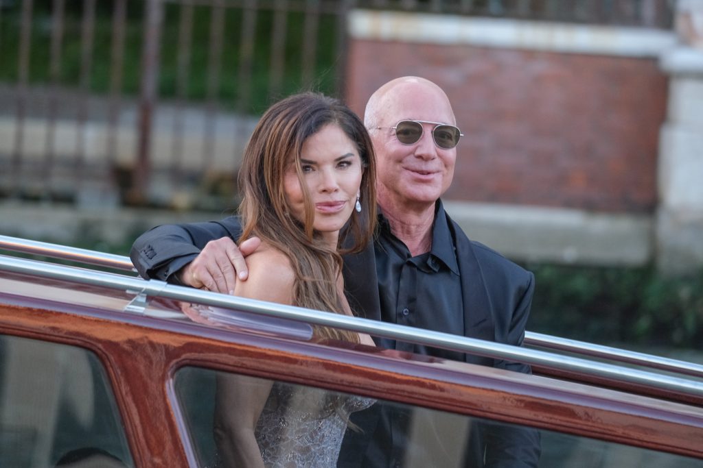 Jeff Bezos és Lauren Sánchez esküvője az évtized eseménye lett – minden, amit a 3 napos ceremóniáról tudni kell 1 Jeff Bezos