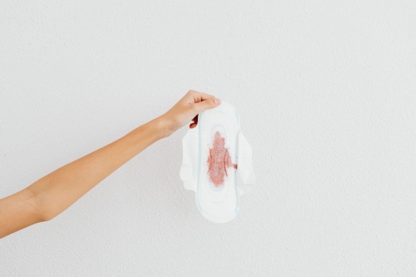 Véres hallgatás: menstruációs tabuk, amelyekről beszélnünk kell(ene) (x) 1 Egy nő velejárója a vérzés, ez van, ezt kell szeretni! – Tényleg így van?