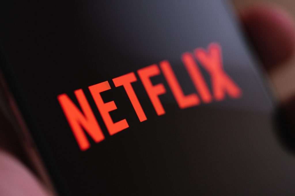 Amikor a Netflix megmutatja, milyen rémálom lehet a saját lakásod – Faltól falig kritika 2 Netflix Faltól falig