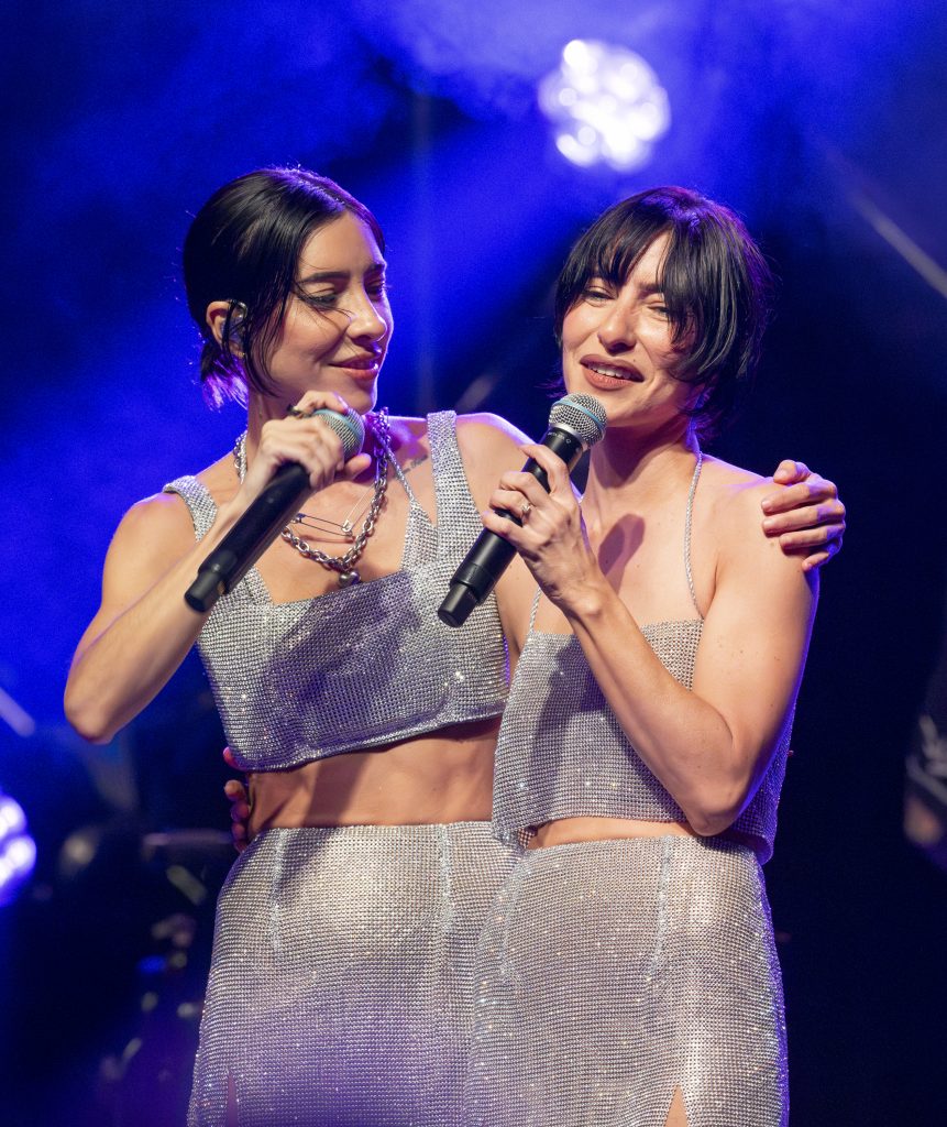 Így néznek ki ma a The Veronicas énekesnői – Lisa és Jessica Origliasso most 2 The Veronicas Perform At The Fillmore