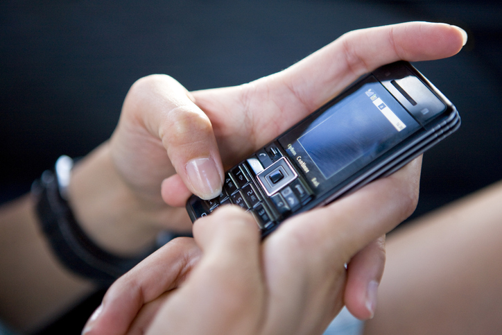 Egyre többen térnek vissza a régi, nyomógombos mobilokhoz – és nem azért, mert nosztalgiáznak 1 Nyomógombos mobiltelefon