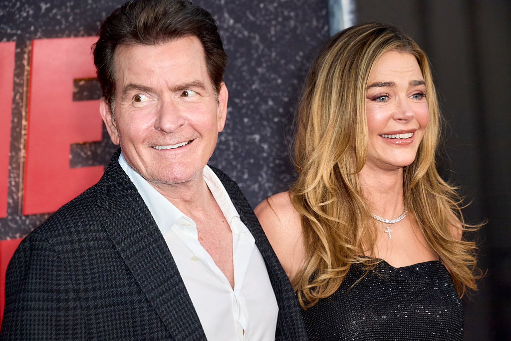 19 év után újra együtt mutatkozott Charlie Sheen és Denise Richards 2 Charlie Sheen és Denise Richards