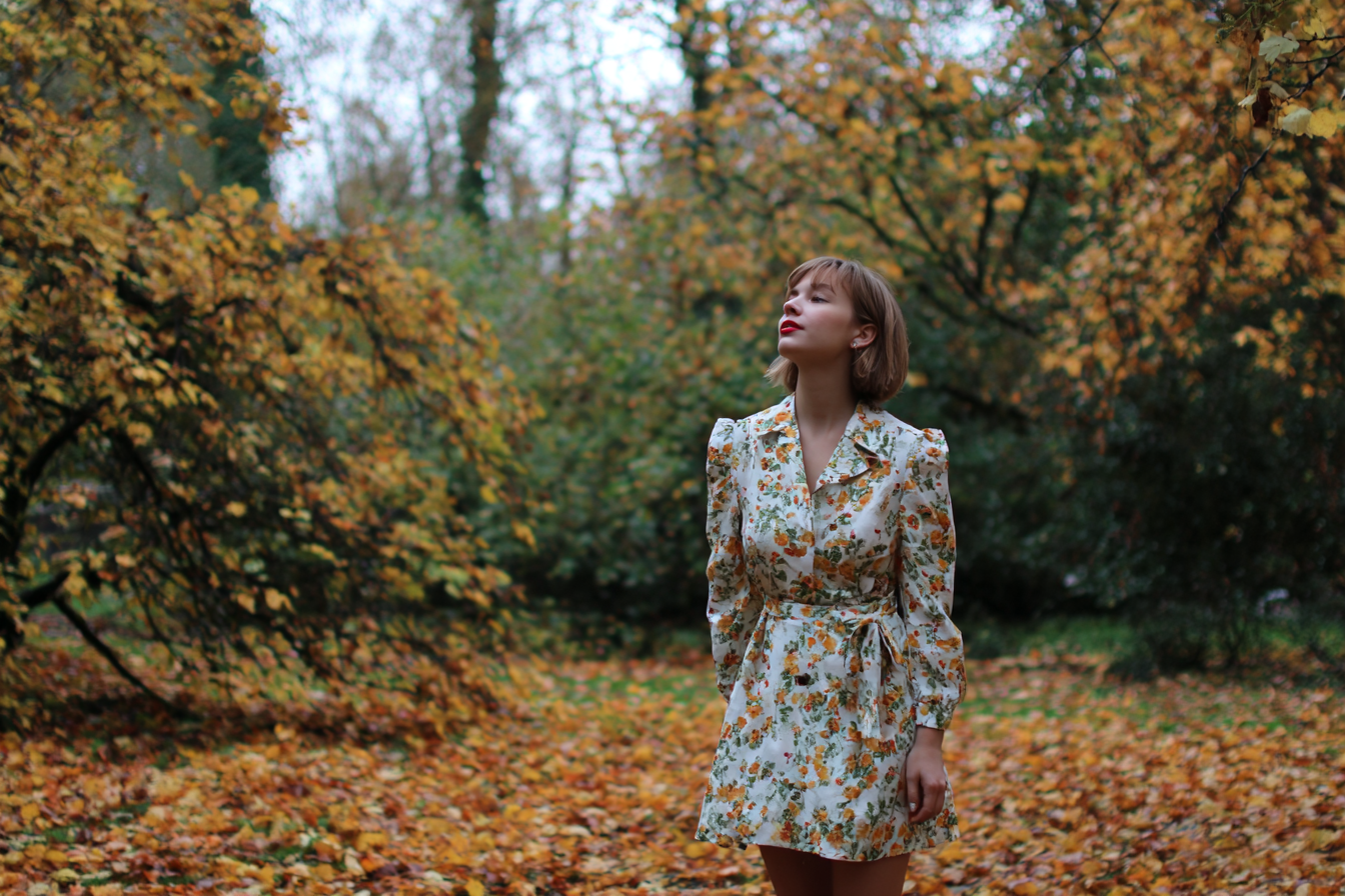 A hatvanas évek ikonikus ruhadarabja újra meghódítja az utcákat 1 ruha