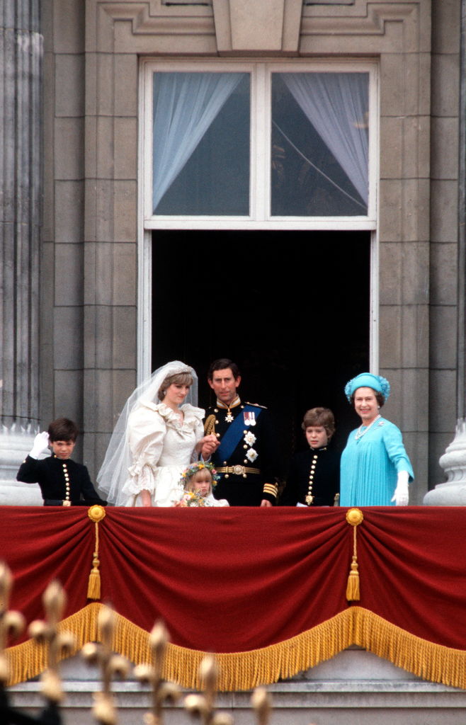 Királynő kék ruhában