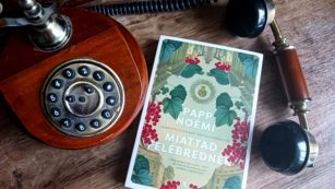 Papp Noémi kötete, a Miattad felébrednék kiváló belépő, ha csak ismerkedünk a novellákkal / Fotó: Karsa Tímea