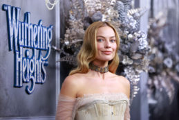 Margot Robbie bohó felső