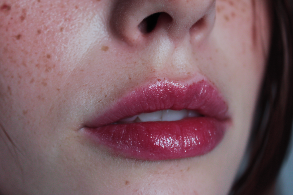 A 2026-os tavasz sminktrendjei: amikor az arc valódi műalkotássá válik 1 smink