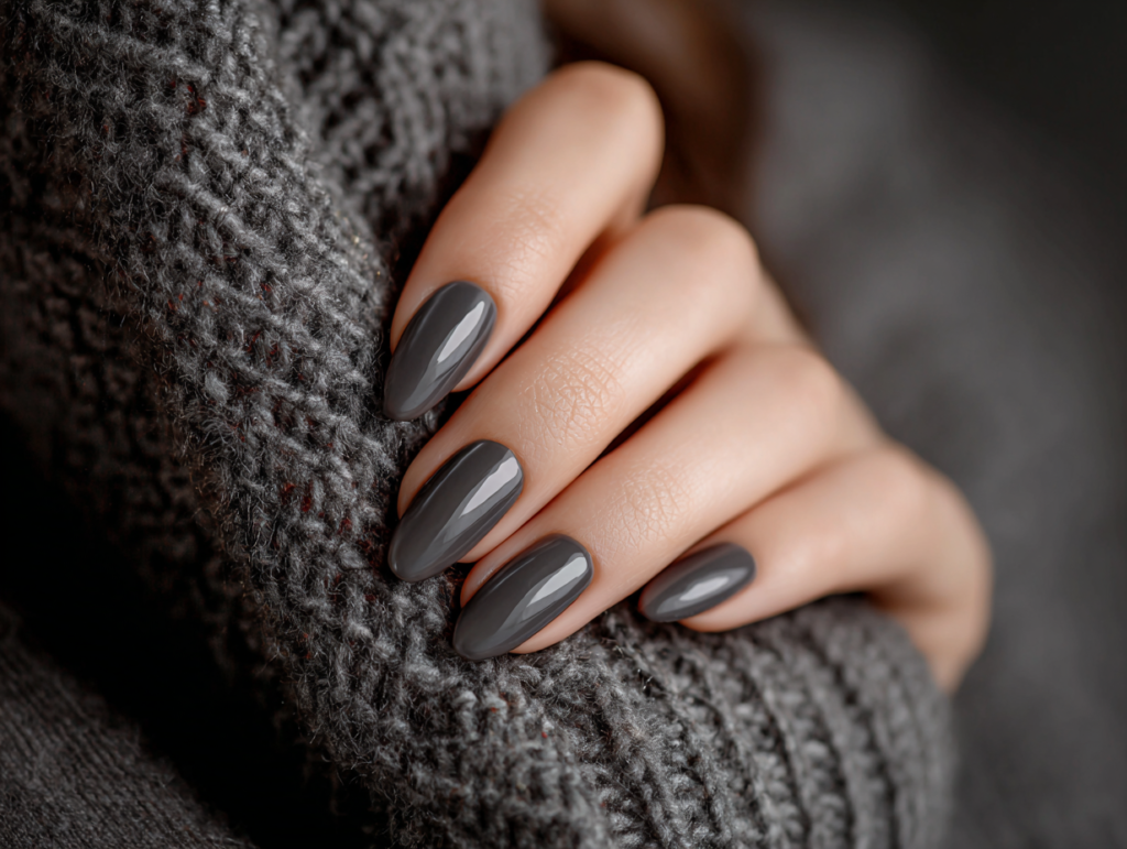 Nem csak pasztell létezik: 5 sötét körömszín, ami 2026 tavaszán is hódít 4 Köröm szín 2026 tavasz