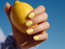 Citromsárga manikűr