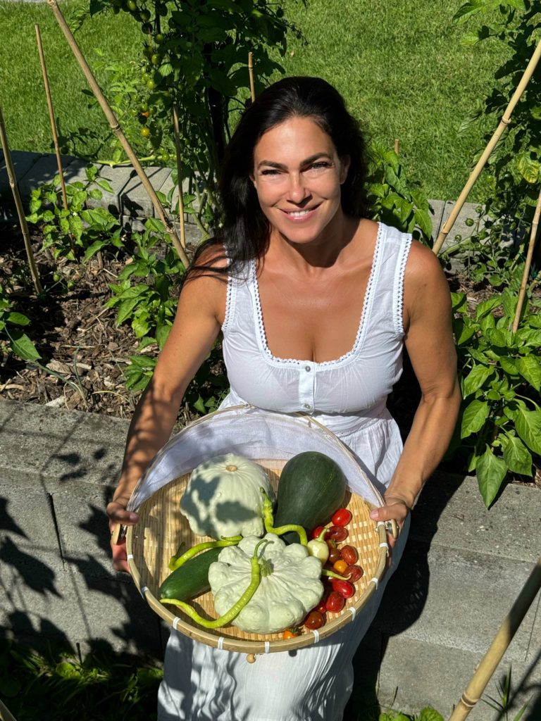 Sylvi a kert szeretetét nagyszüleitől hozza / Kép forrása: Bódi Sylvi