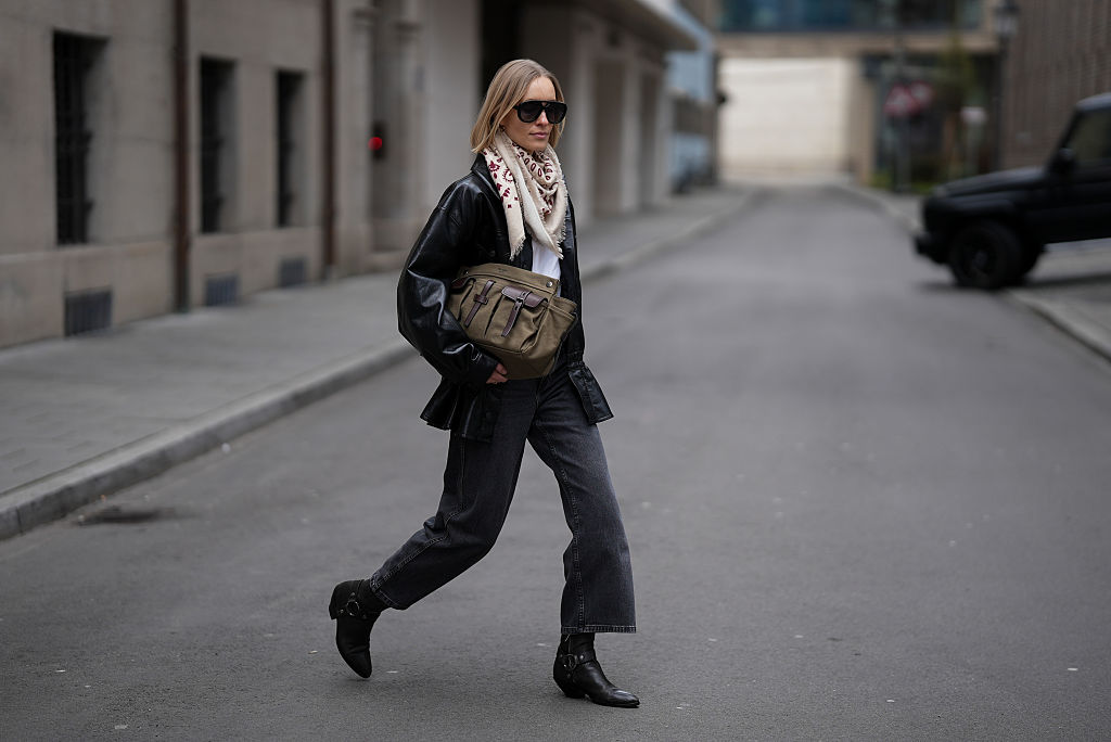 5 nadrágtrend a ’90-es évekből, ami 2026-ban új életre kelti a gardróbodat 2 Nadrágtrend