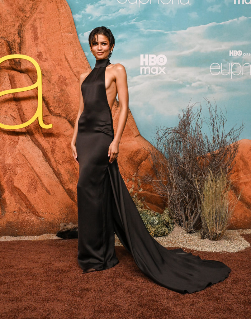 Ha van lenyűgöző, akkor az Zendaya szatén ruhája 1 zendaya