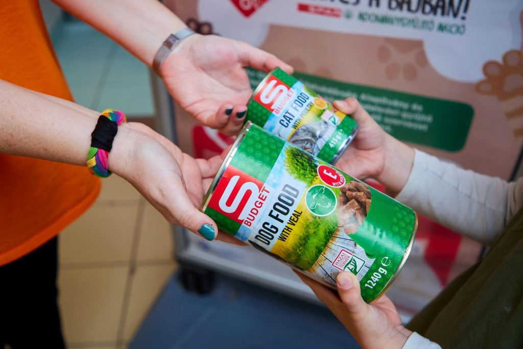 Adj egy falatnyi esélyt! – állateledel-gyűjtés a mentett állatokért az INTERSPAR áruházakban (x) 2 Cikkoldal 2