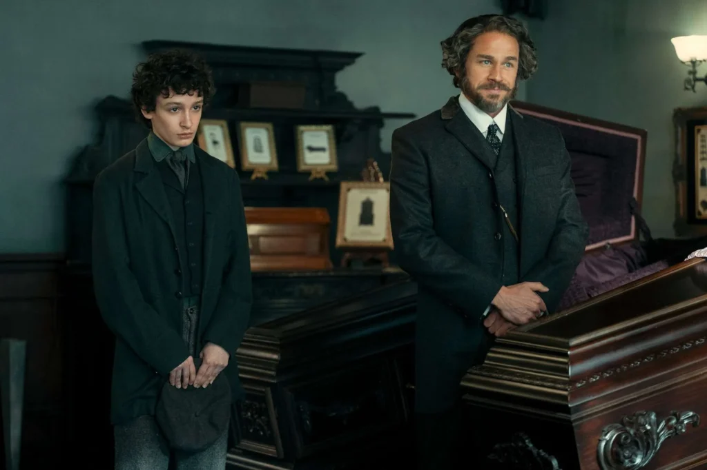 Véres első képek érkeztek a Netflix új sorozatából – a Szörnyeteg következő évada egy hírhedt baltás gyilkost dolgoz fel 2 netflix lizzie borden