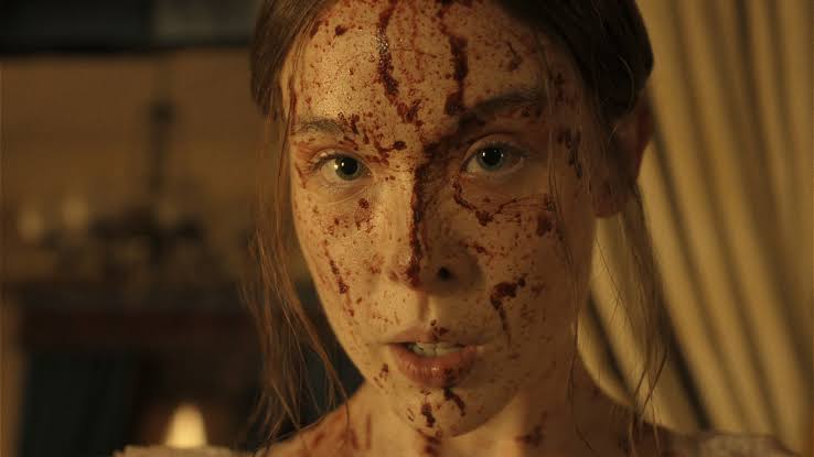 Véres első képek érkeztek a Netflix új sorozatából – a Szörnyeteg következő évada egy hírhedt baltás gyilkost dolgoz fel 1 netflix lizzie borden