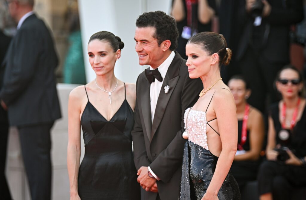 Orlando Bloom Kate Mara és Rooney Mara társaságában