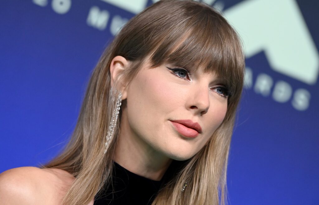 Taylor Swift finom sminkben