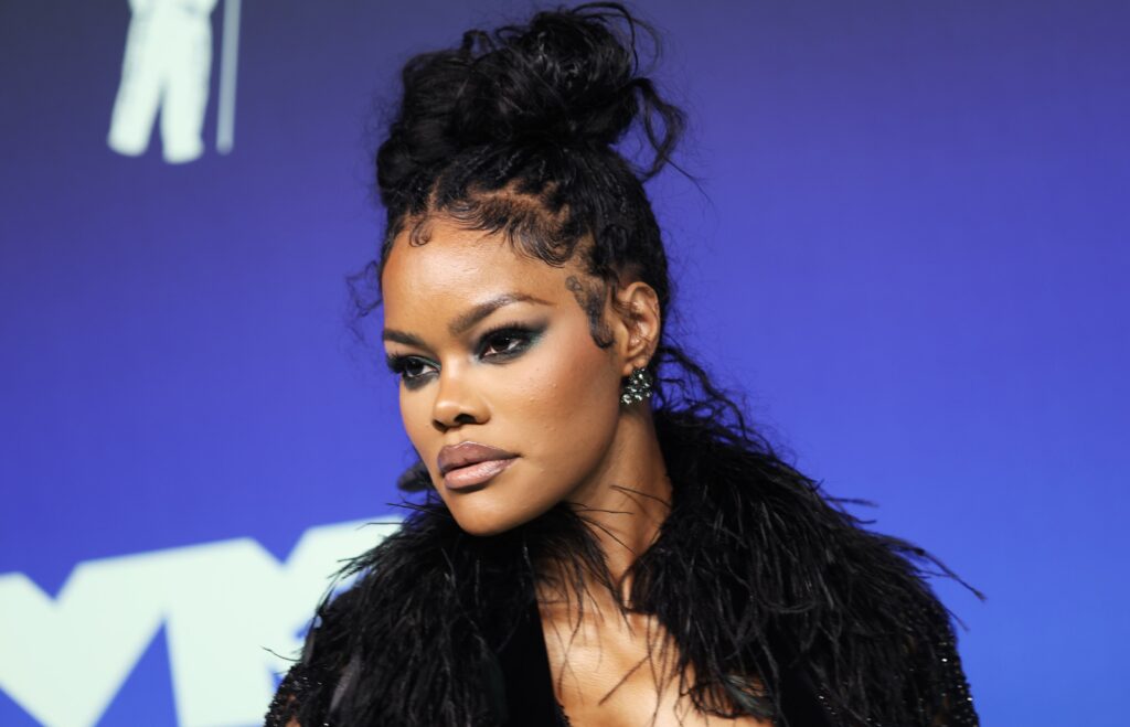 Teyana Taylor különleges frizurában