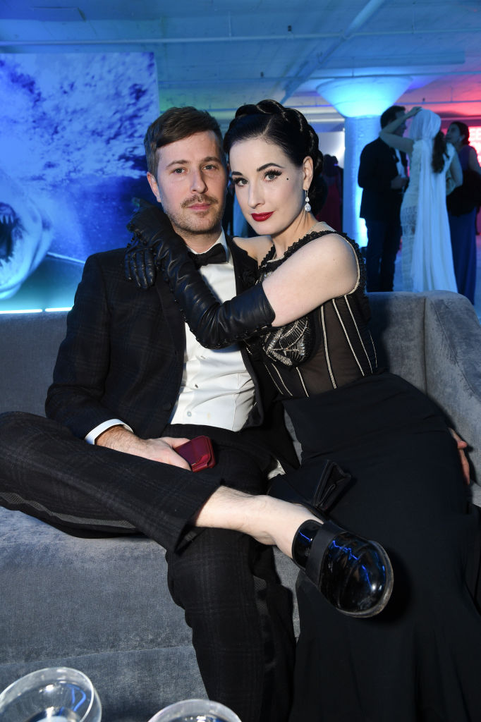 Dita Von Teese stílusa 53 évesen sem változott: Így fest a hétköznapokban 1 Dita Von Teese stílusa