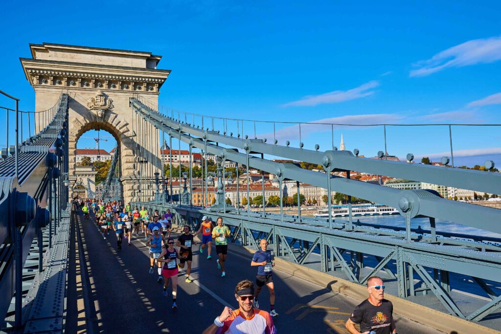 Fuss egyedül, fuss csapatban, fuss az élményért a 41. SPAR Budapest Maraton® Fesztiválon! (x) 3 Cikkoldal 4