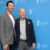 Hugh Jackman és Patrick Stewart mosolyogva pózolnak