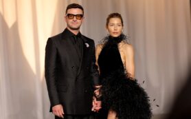 Jessica Biel és Justin Timberlake fekete ruhában