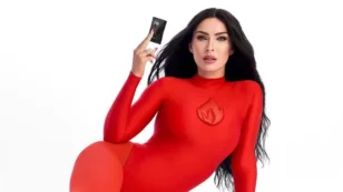 Megan Fox vörös ruhában