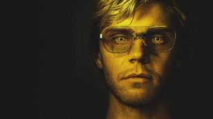 Jeffrey Dahmer karaktere a Netflix sorozatból